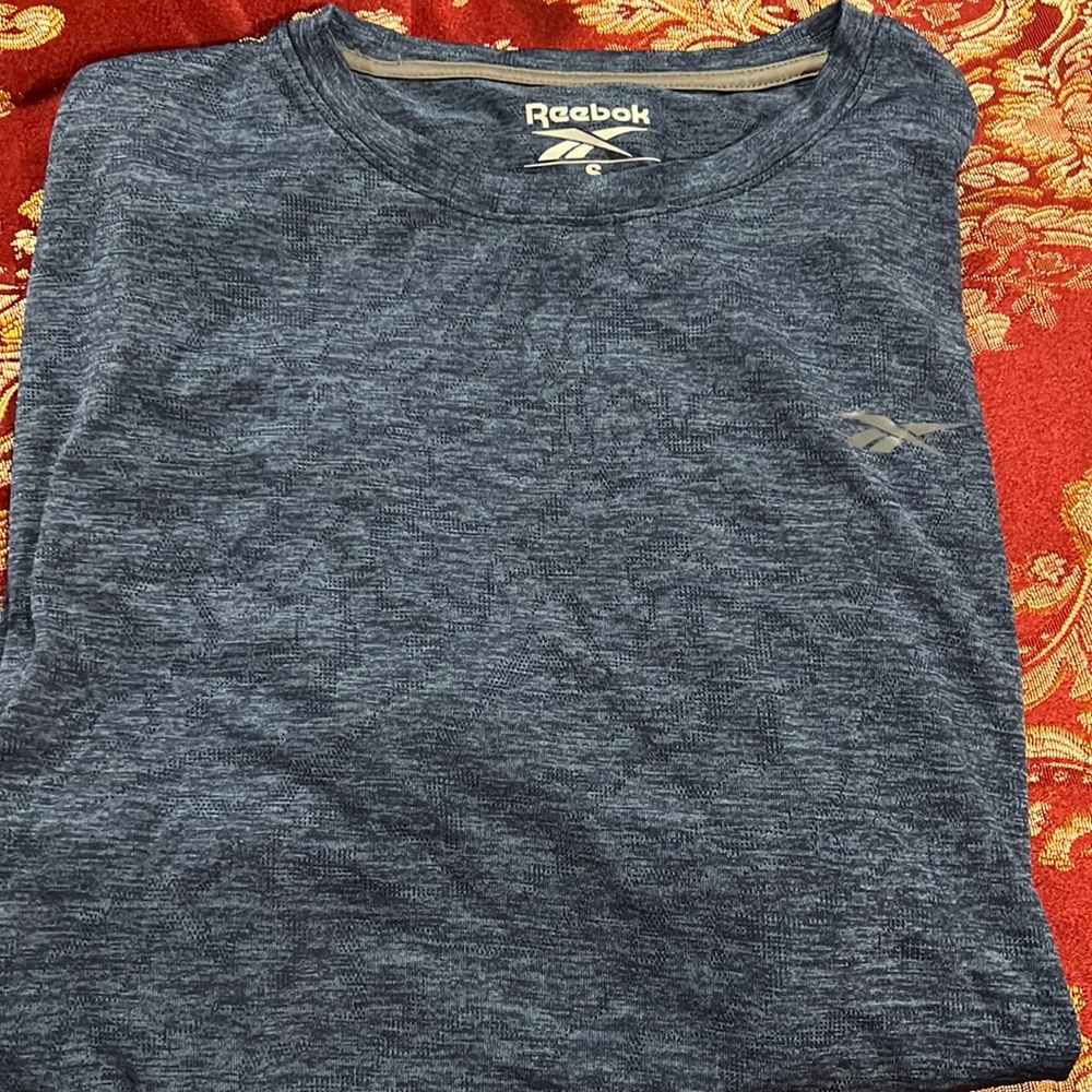 Reebok men’s size small short sleeve shirt